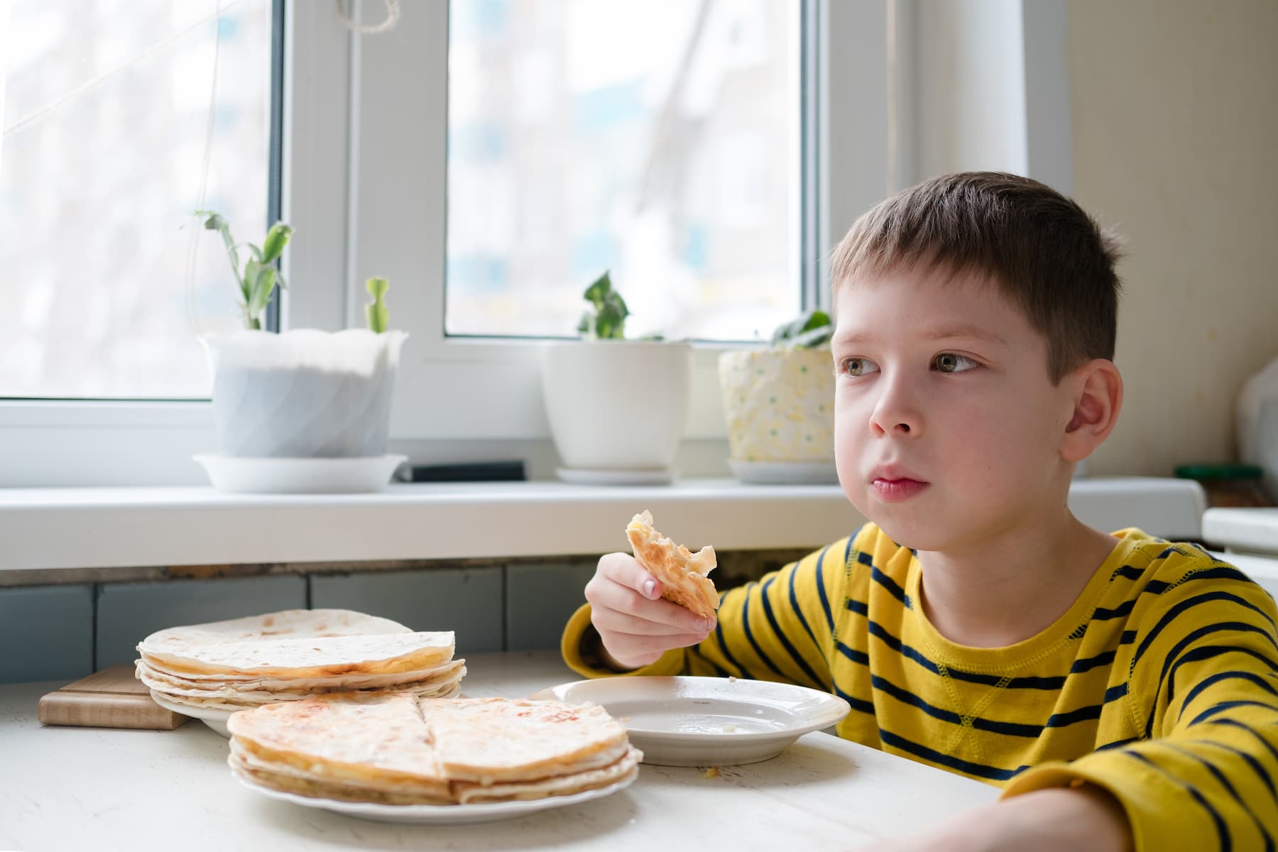 Consejos para padres sobre cómo fomentar hábitos alimentarios saludables en sus hijos