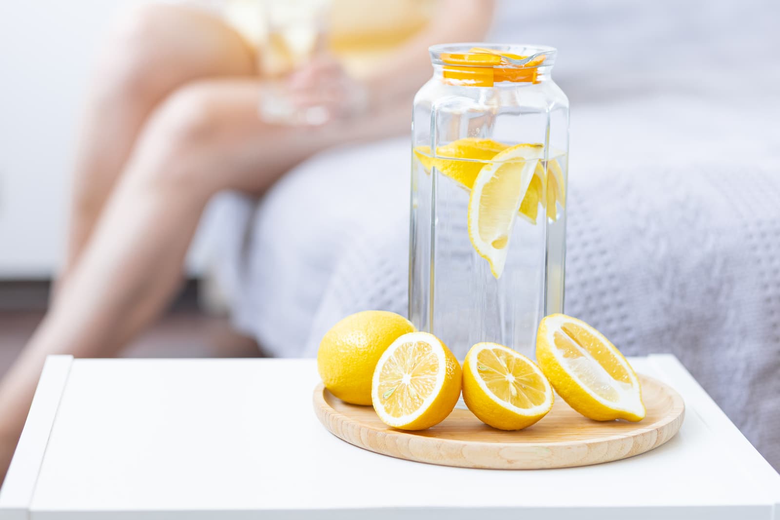agua con limón para la hidratación y desintoxicación